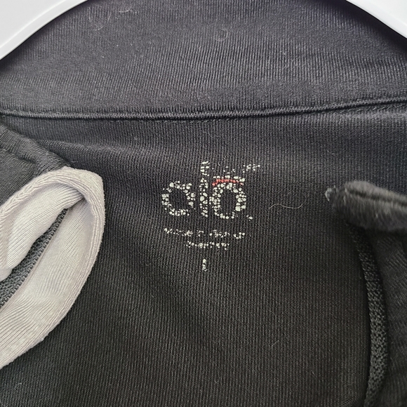 Alo Yoga women's black 1/2 zip layering neutral long sleeve pullover shirt, sz L - Picture 5 of 7